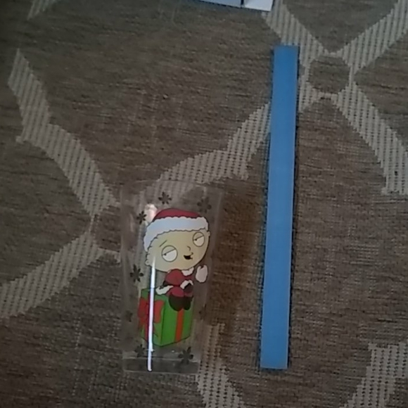 The Family Guy glass cup - Picture 3 of 8